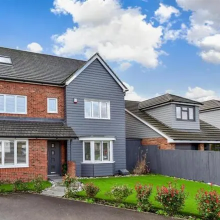 Buy this 5 bed house on Parsons Close in Longfield, DA3 7BB