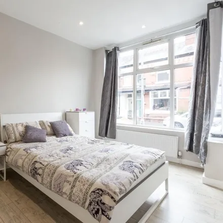Rent this 7 bed townhouse on 13 Edenhall Avenue in Manchester, M19 2BG