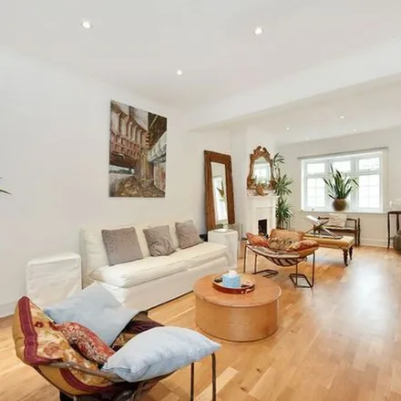 Rent this 3 bed apartment on 8 Donne Place in London, SW3 3AD
