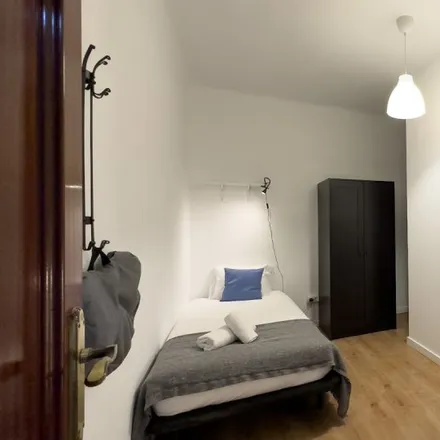 Rent this 7 bed room on Avinguda del Paral·lel in 181, 08001 Barcelona