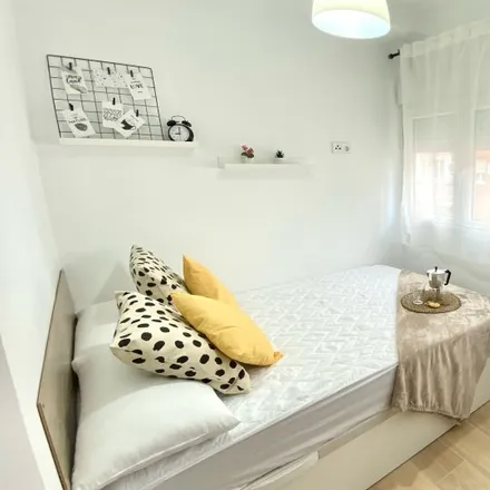 Rent this 4 bed room on Madrid in Decanato, Calle Velarde