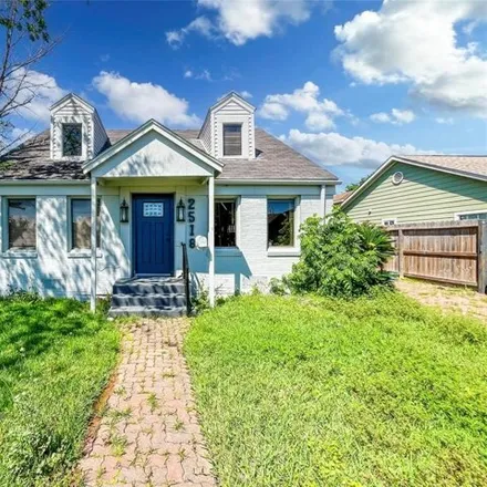 Buy this 3 bed house on Blanca Flor in Oak Cliff Avenue, Houston