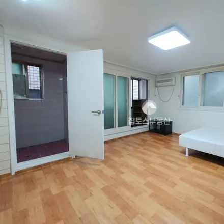 Rent this studio apartment on 서울특별시 강남구 도곡동 947-13