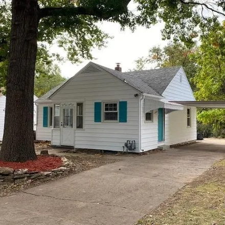 Image 2 - 3131 Southwest Dorr Street, Topeka, KS 66604, USA - House for sale