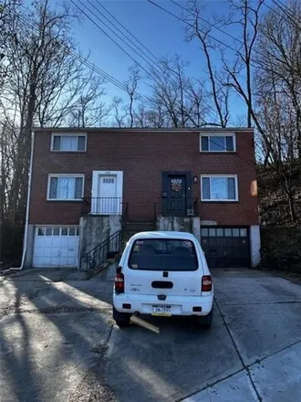 Buy this studio house on 498 Jacobson Drive in Brentwood, Allegheny County