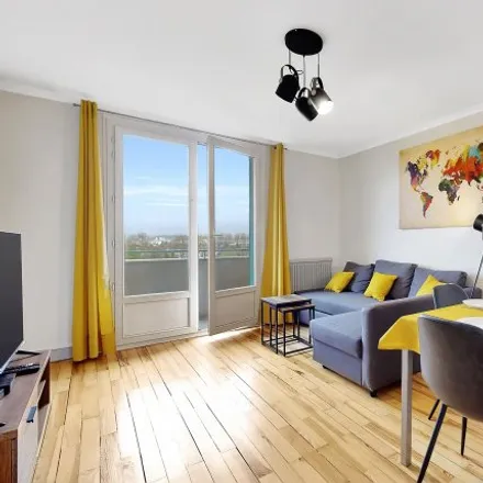 Rent this 3 bed apartment on Villeurbanne in Cusset, FR