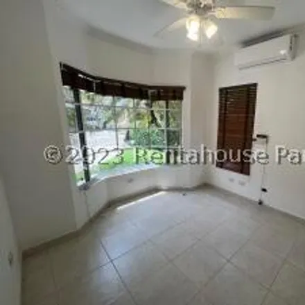 Buy this 4 bed house on Avenida de la Rotonda in Parque Lefevre, Panamá