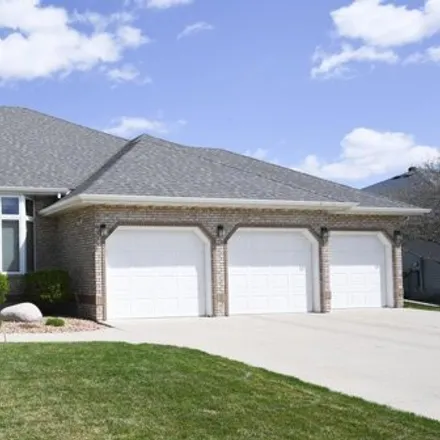 Buy this 5 bed house on 2558 32nd Street South in Fargo, ND 58103
