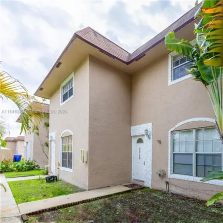 Image 3 - 7952 Kimberly Boulevard, North Lauderdale, FL 33068, USA - Townhouse for sale