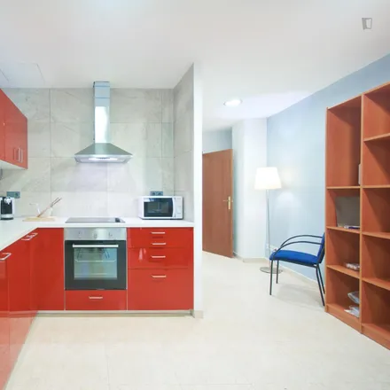 Image 5 - Carrer de Floridablanca, 96, 08015 Barcelona, Spain - Apartment for rent