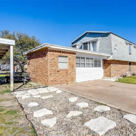 Buy this 3 bed house on 631 Ridgeway Boulevard in Weatherford, TX 76086