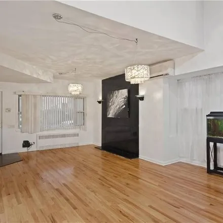 Image 2 - 150-13 Tahoe Street, New York, NY 11417, USA - House for rent