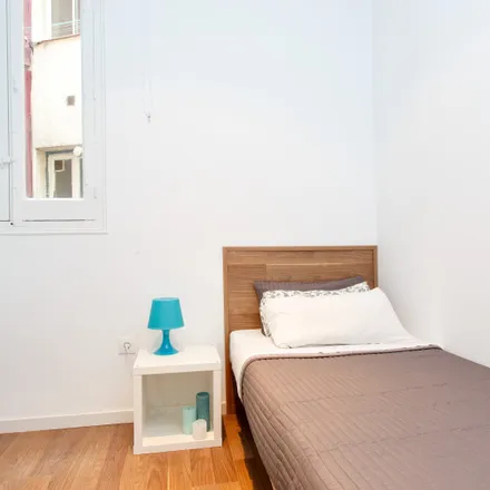 Rent this 9 bed room on Madrid in Calle de Valencia, 18