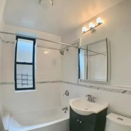 Image 2 - 86 Fort Washington Avenue, New York, NY 10032, USA - Apartment for rent