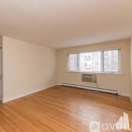 Rent this 1 bed apartment on 625 W Wrightwood Ave