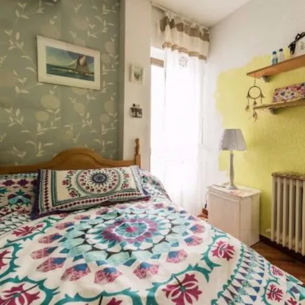 Rent this 2 bed room on Calle de López de Hoyos in 86, 28002 Madrid