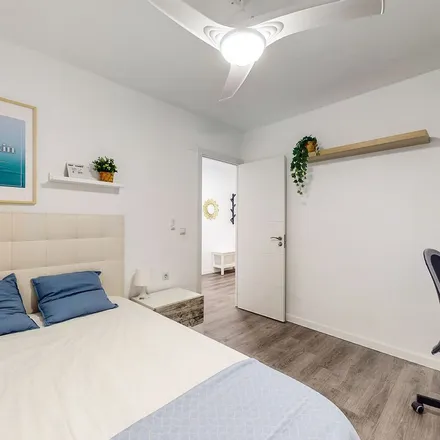 Image 2 - Carrer del Monestir de Poblet, 46015 Valencia, Spain - Apartment for rent