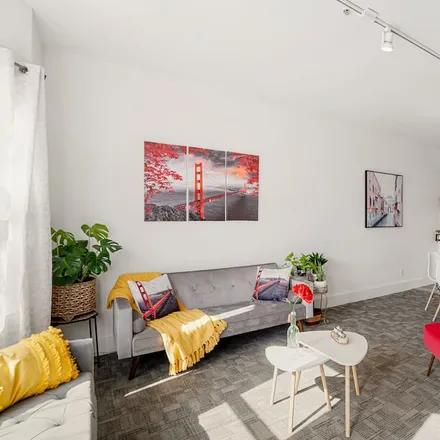 Rent this 3 bed apartment on San Francisco
