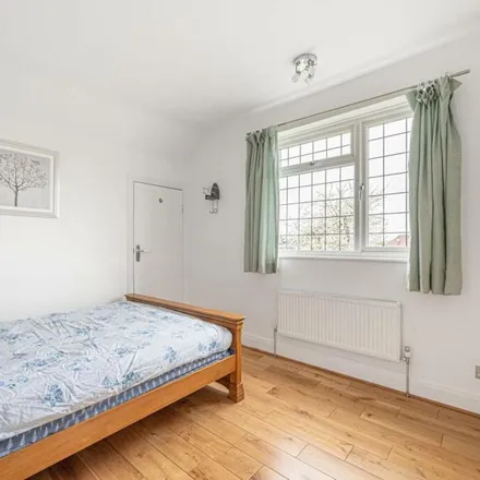 Rent this 3 bed duplex on Marsh Lane in London, NW7 4LE