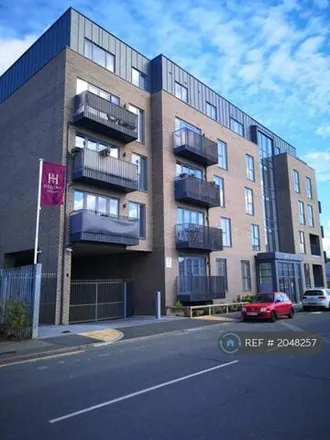 Rent this 1 bed apartment on BMW HOUSE in Petersfield Avenue, Wexham Court