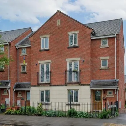 Buy this 4 bed townhouse on Regal Gardens in Bromsgrove, B61 7BF