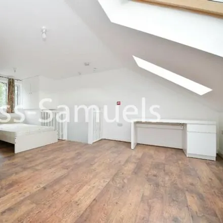 Rent this 6 bed townhouse on 1 Ambassador Square in Millwall, London