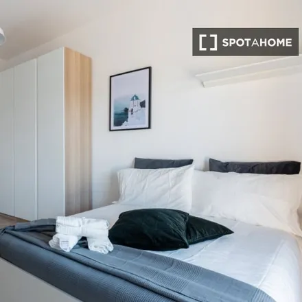 Rent this 3 bed room on Viale delle Rimembranze di Greco in 55, 20125 Milan MI