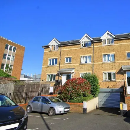 Rent this 1 bed apartment on Alexandra Road in Charlton, TW15 1SG
