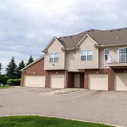 Rent this 2 bed condo on 8391 Heywood Circle in Sterling Heights, MI 48312