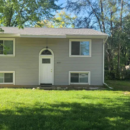 Buy this 3 bed house on 619 North Cooley Street in Mount Pleasant, MI 48858