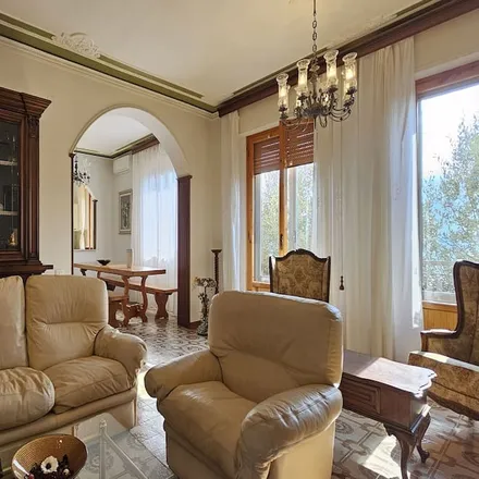 Rent this 4 bed house on Strada Provinciale Civitella Pergine Valdarno in 52020 Pieve a Presciano AR, Italy