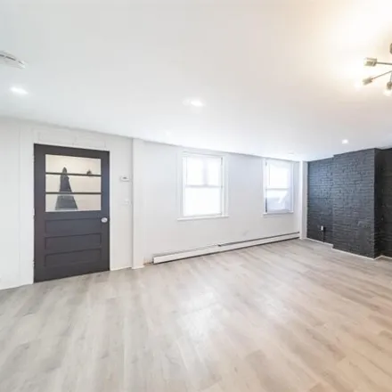 Image 4 - 165 Halladay Street, Communipaw, Jersey City, NJ 07304, USA - House for rent