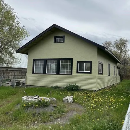Buy this 2 bed house on 946 West Grand Ronde Avenue in Kennewick, WA 99336