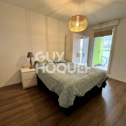 Rent this 2 bed apartment on 42 Rue de la Reine Henriette in 92700 Colombes, France