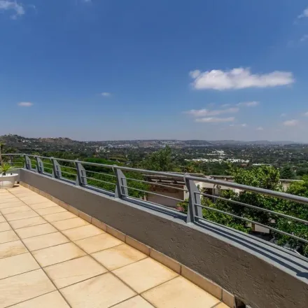 Rent this 3 bed apartment on Woodley Road in Cresta, Johannesburg