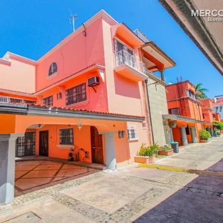 Buy this 3 bed house on Privada de Los Ríos in Fraccionamiento Villa de los Ríos, 86035 Villahermosa