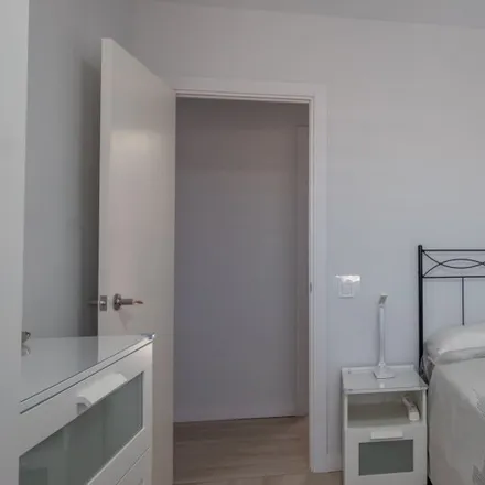 Rent this 4 bed room on Calle de Avelino Montero Ríos in 33, 28039 Madrid