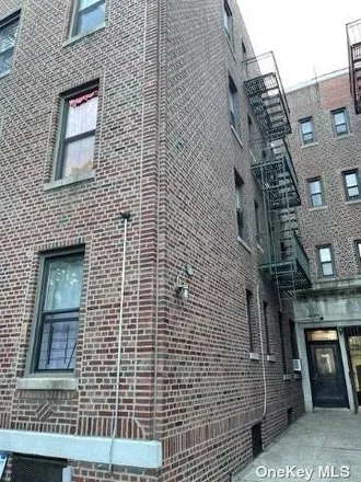 Image 2 - 32-45 41st Street, New York, NY 11103, USA - Townhouse for sale