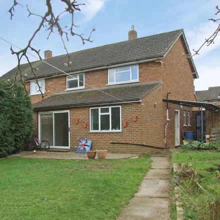 Rent this 3 bed duplex on Laburnum Road in Mayford, GU22 0BD