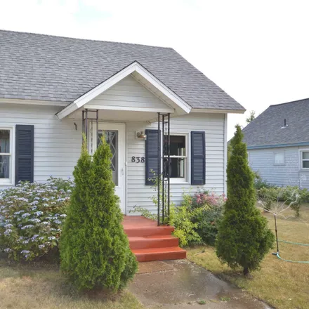 Buy this 3 bed house on 838 Hannah Avenue in Traverse City, MI 49686