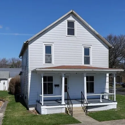 Buy this 4 bed house on 612 Jackson Avenue in Fostoria, OH 44830