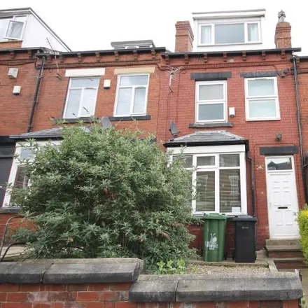 Rent this 6 bed room on Knowle Mount in Leeds, LS4 2PJ