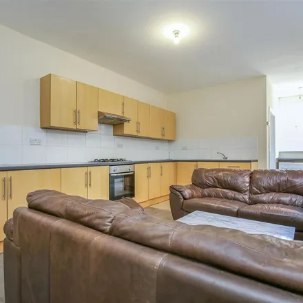 Image 3 - 65, 65A Brighton Grove, Newcastle upon Tyne, NE4 5NT, United Kingdom - Apartment for rent