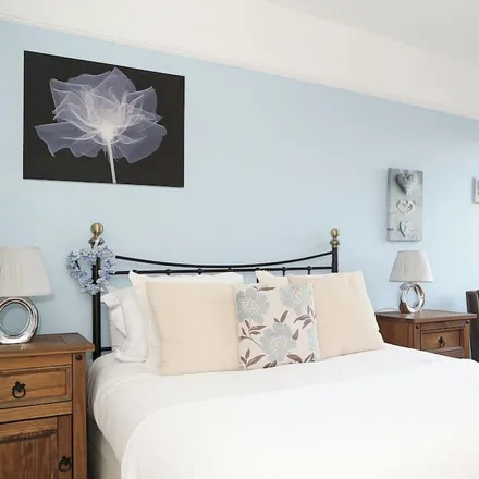 Rent this 2 bed townhouse on Tunbridge Wells in TN4 9LQ, United Kingdom