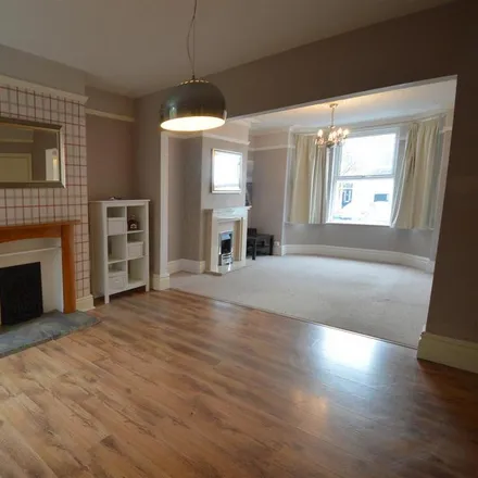 Image 4 - hair@108, Doxey, Derrington, ST16 1EQ, United Kingdom - Townhouse for rent