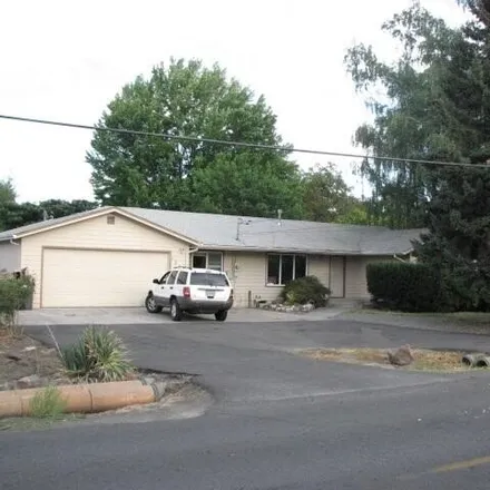 Buy this 3 bed house on 1432 Corona Avenue in Medford, OR 97504
