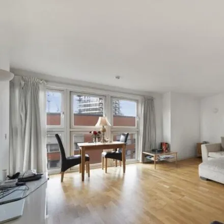 Image 1 - New Providence Wharf, 1 Fairmont Avenue, London, E14 9PB, United Kingdom - Apartment for sale