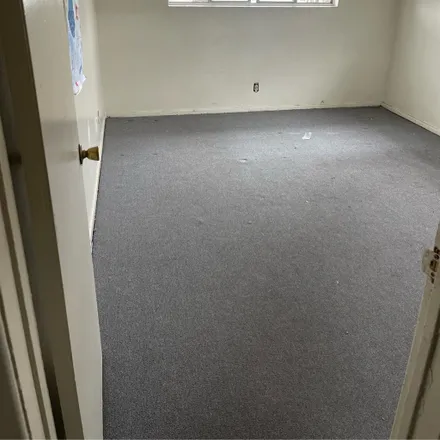 Image 3 - 270 East Tichenor Street, Compton, CA 90220, USA - Room for rent