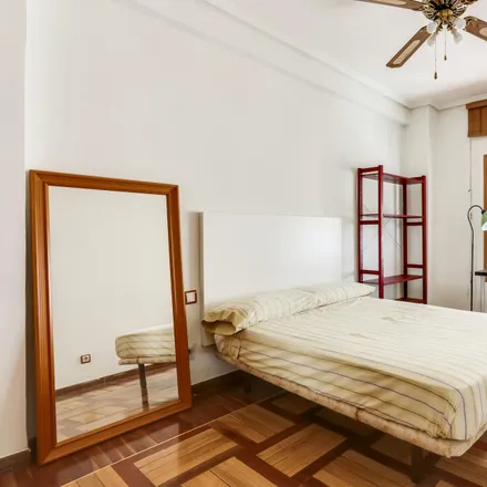 Rent this 3 bed room on Madrid in Instituto Teológico de Vida Religiosa, Calle de Juan Álvarez Mendizábal