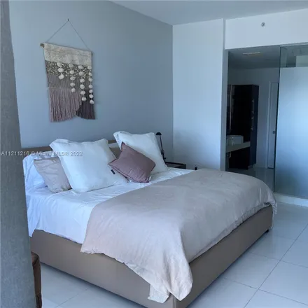 Buy this 3 bed condo on 2020 North Bayshore Drive in Miami, FL 33137